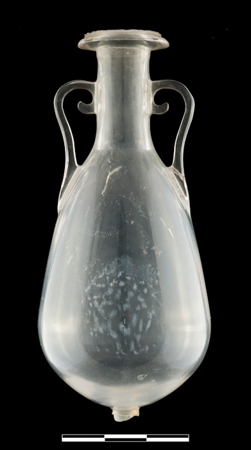 Balsamari in cristallo di rocca, sottile ed incolore, a forma di anforetta miniaturistica.